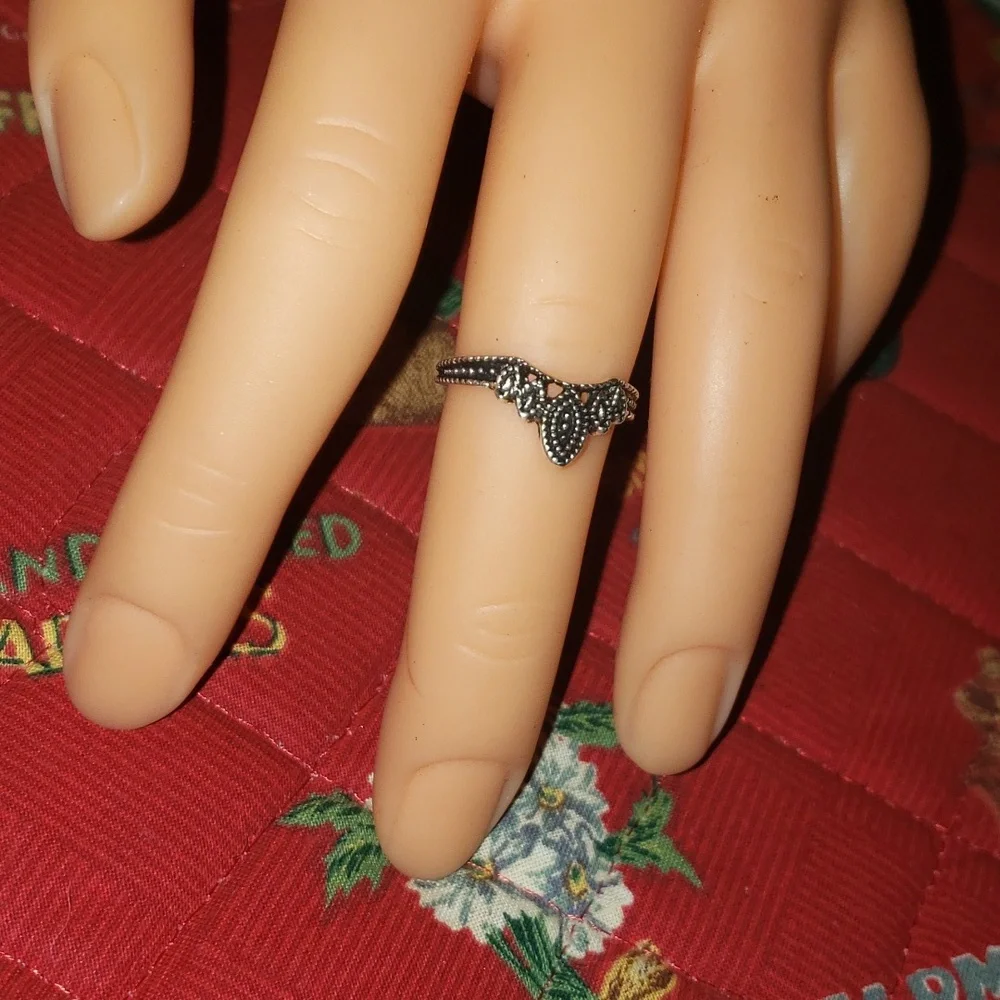 Silver Ring - Picture 2 of 3